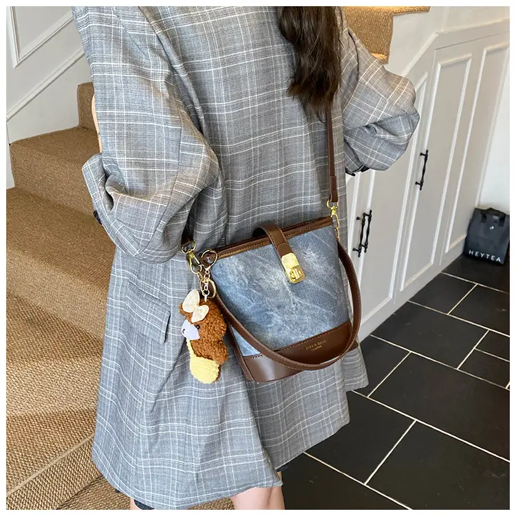 Vintage Niche Women's Shoulder Crossbody Bag for Autumn Winter 2026 — feature 27