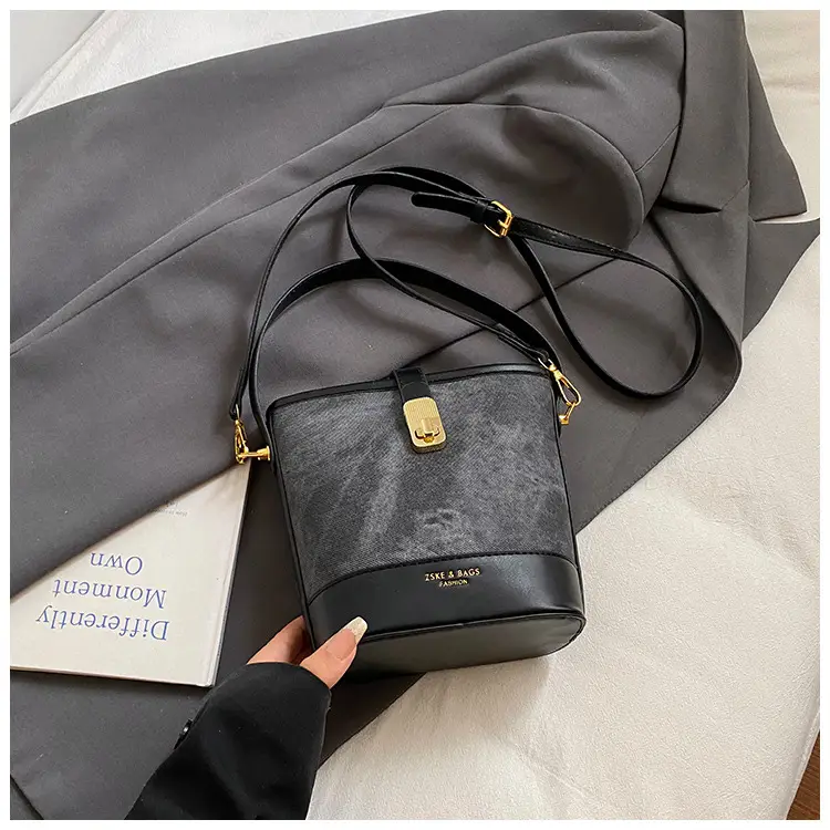 Vintage Niche Women's Shoulder Crossbody Bag for Autumn Winter 2026 - Image 11