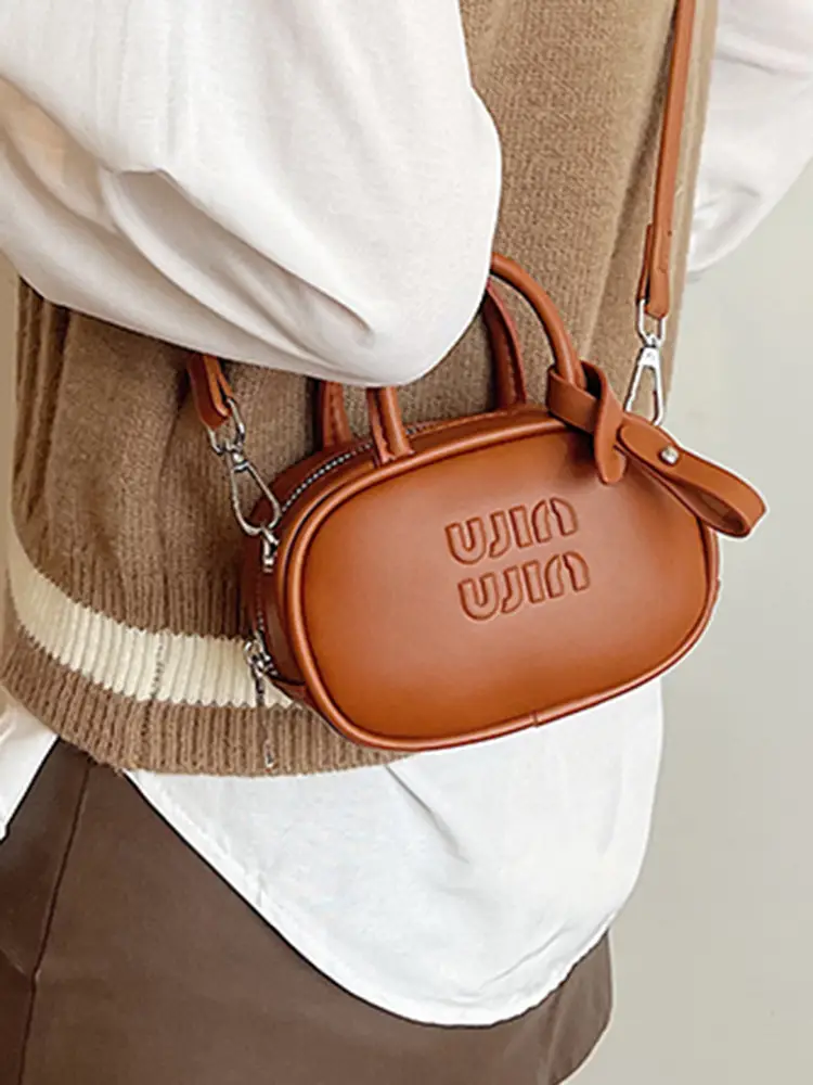 Women's Brown Leather Shoulder Bag with Zipper Closure - Image 6