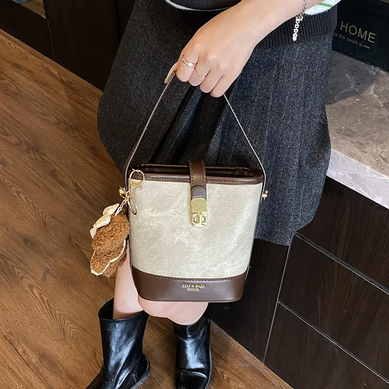 Women Retro Casual Shoulder Bag 2025 Niche Design - Image 8