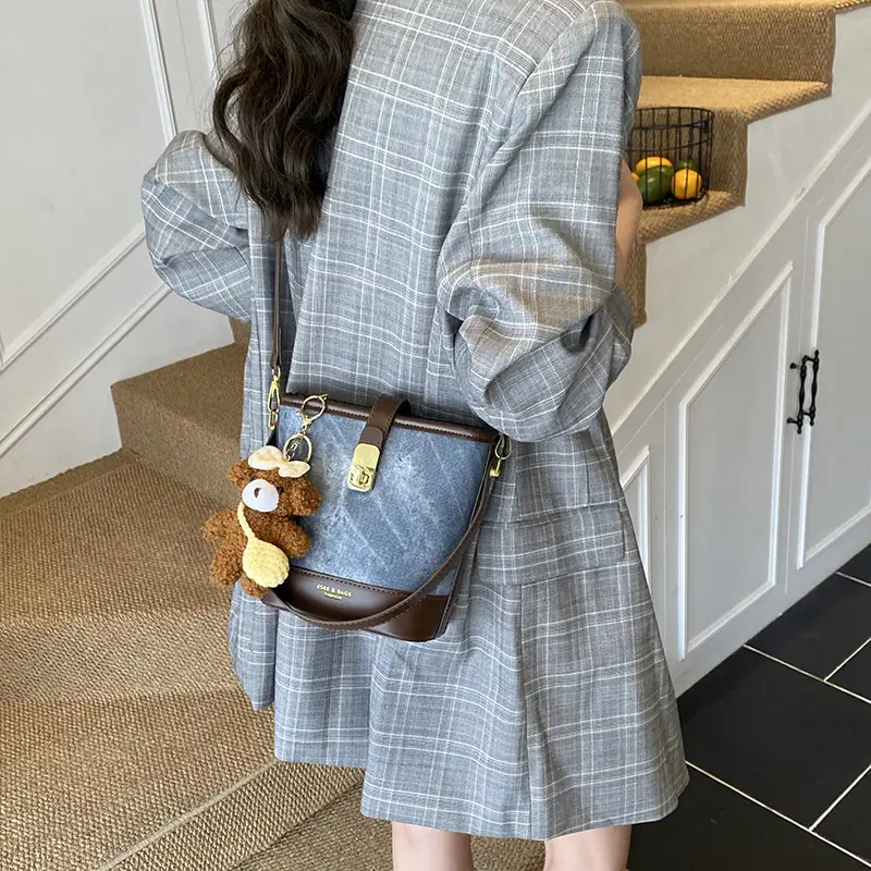Women Retro Casual Shoulder Bag 2025 Niche Design - Image 10