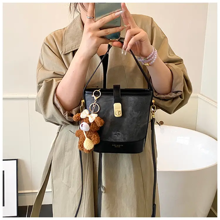 Women Retro Casual Shoulder Bag 2025 Niche Design — feature 15