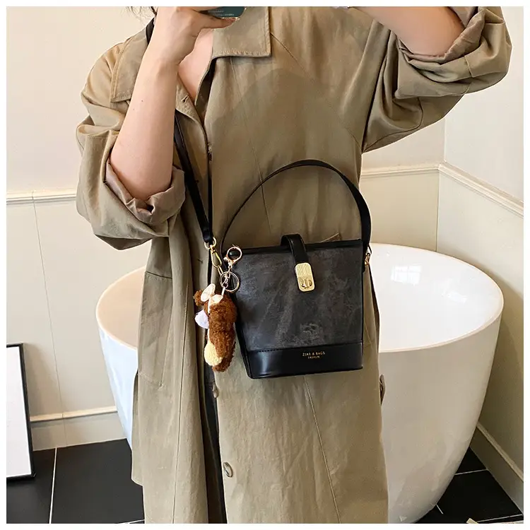 Women Retro Casual Shoulder Bag 2025 Niche Design — feature 17