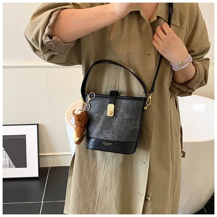 Women Retro Casual Shoulder Bag 2025 Niche Design — feature 18