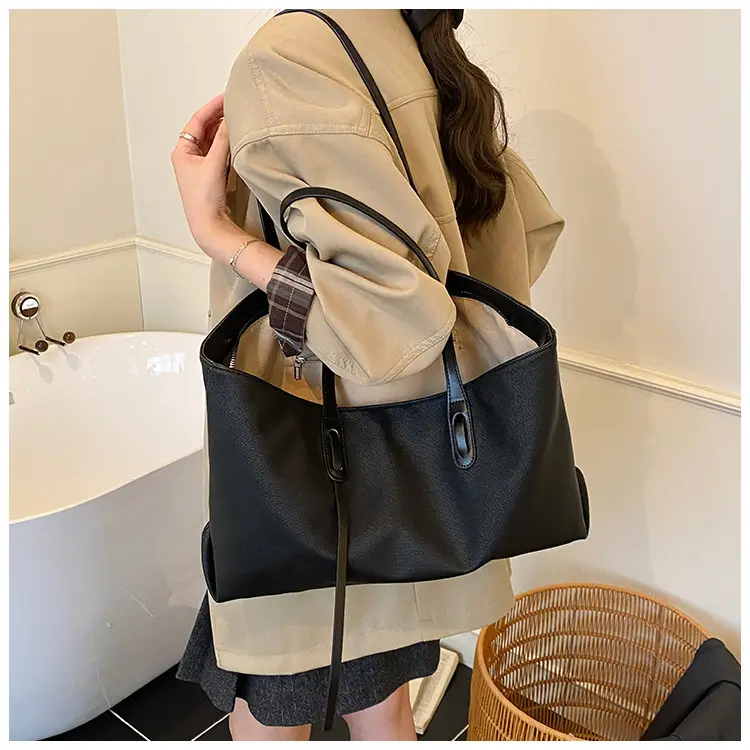 Women's Black Leather Shoulder Bag 2025 New Retro Style — feature 15