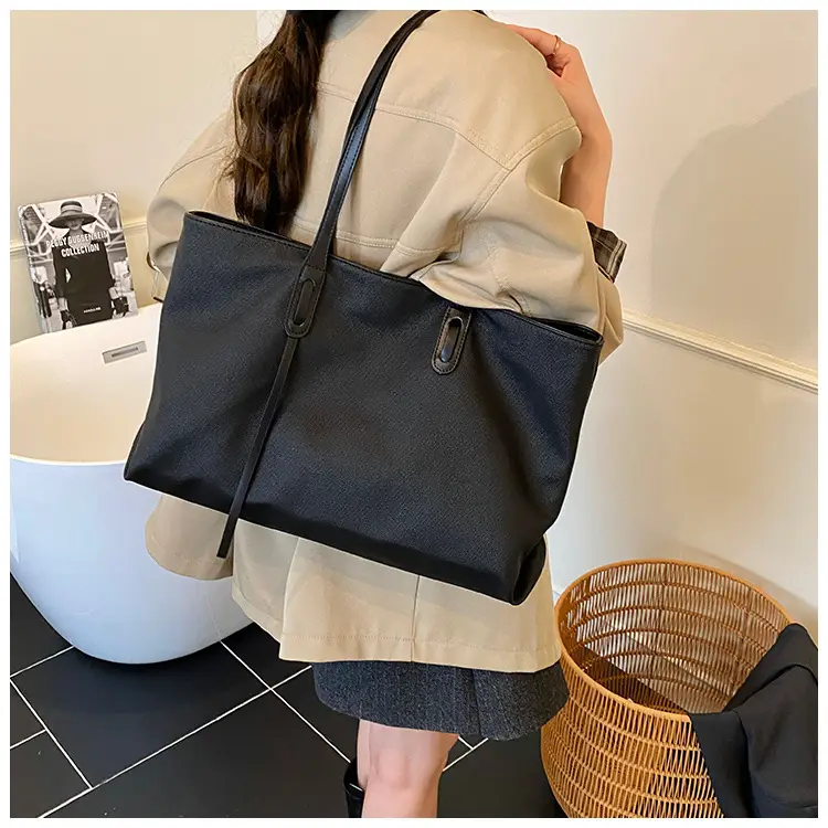 Women's Black Leather Shoulder Bag 2025 New Retro Style — feature 16