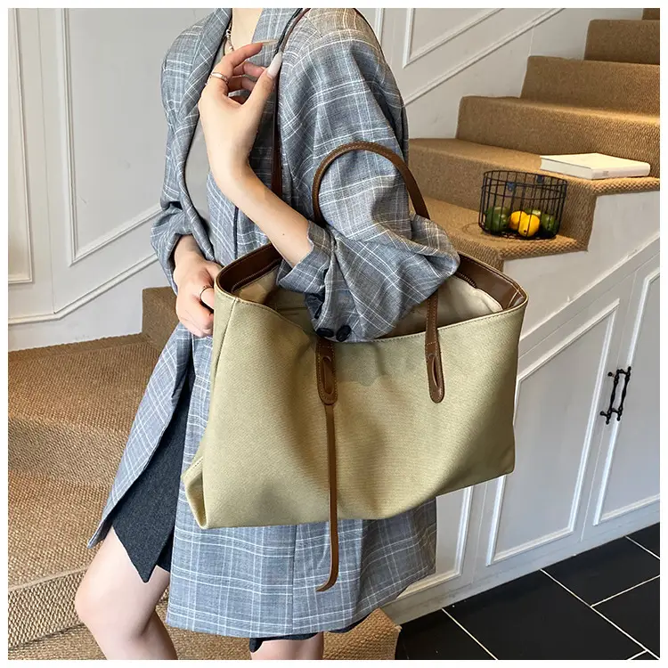 Women's Black Leather Shoulder Bag 2025 New Retro Style — feature 21
