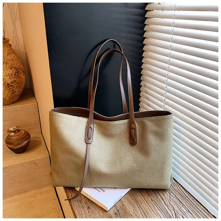 Women's Black Leather Shoulder Bag 2025 New Retro Style — feature 25