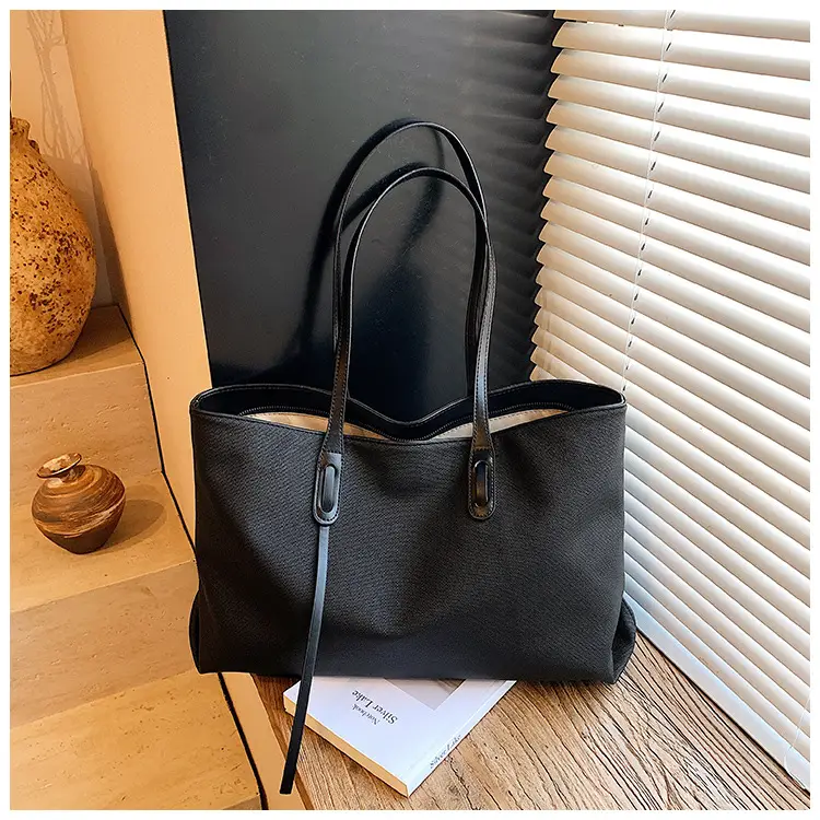 Women's Black Leather Shoulder Bag 2025 New Retro Style — feature 26