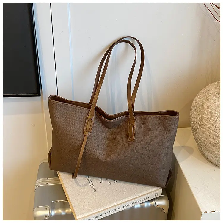 Women's Black Leather Shoulder Bag 2025 New Retro Style — feature 29