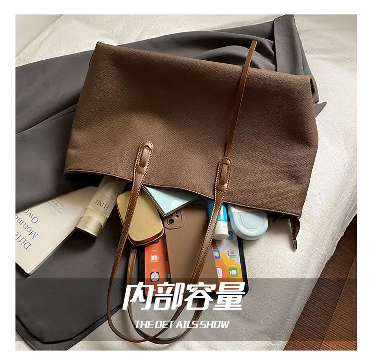 Women's Black Leather Shoulder Bag 2025 New Retro Style — feature 5