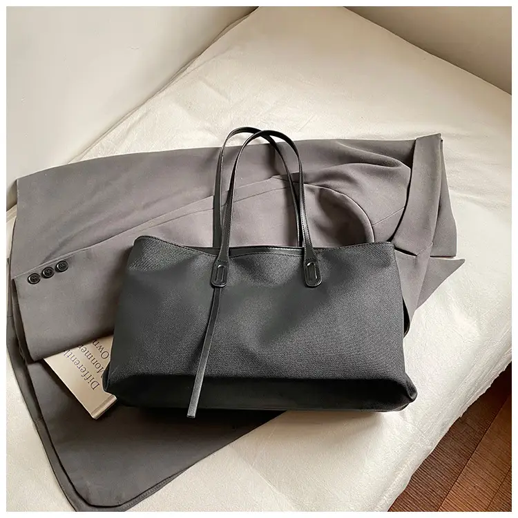 Women's Black Leather Shoulder Bag 2025 New Retro Style - Image 4