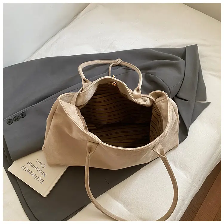 Women Large Capacity Tan Leather Tote Bag 2025 — feature 10