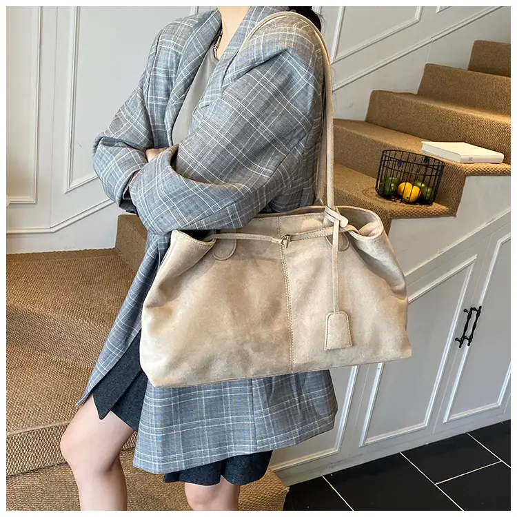 Women Large Capacity Tan Leather Tote Bag 2025 — feature 15