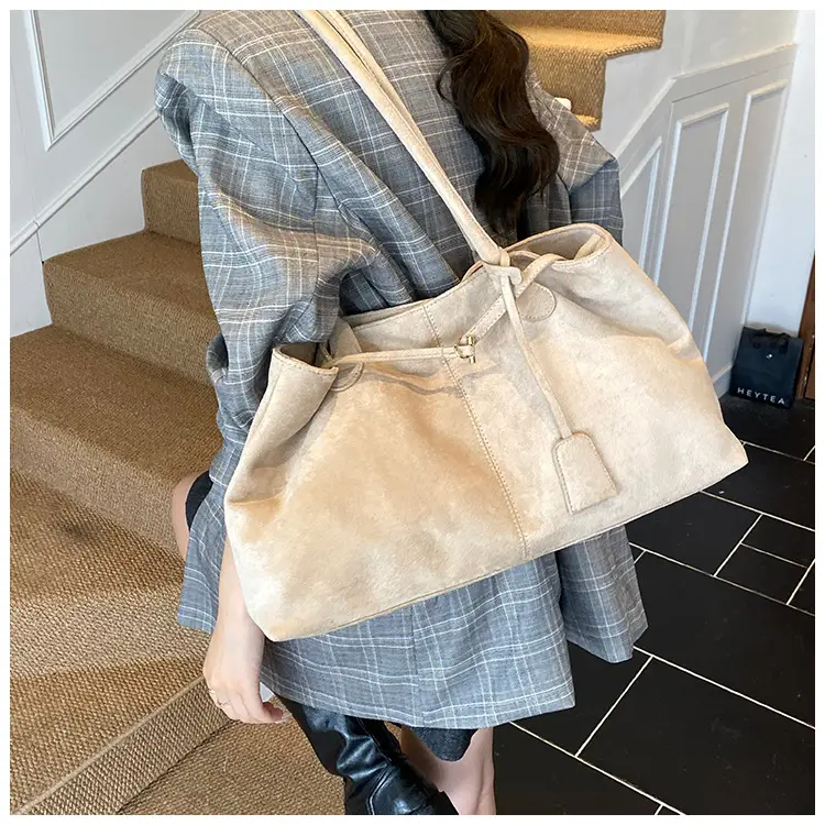 Women Large Capacity Tan Leather Tote Bag 2025 — feature 16