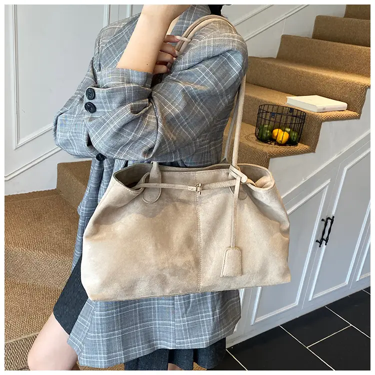 Women Large Capacity Tan Leather Tote Bag 2025 — feature 17