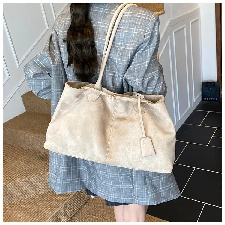 Women Large Capacity Tan Leather Tote Bag 2025 — feature 18