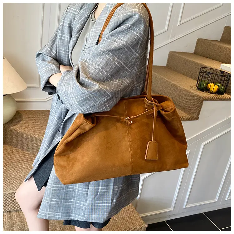 Women Large Capacity Tan Leather Tote Bag 2025 — feature 19