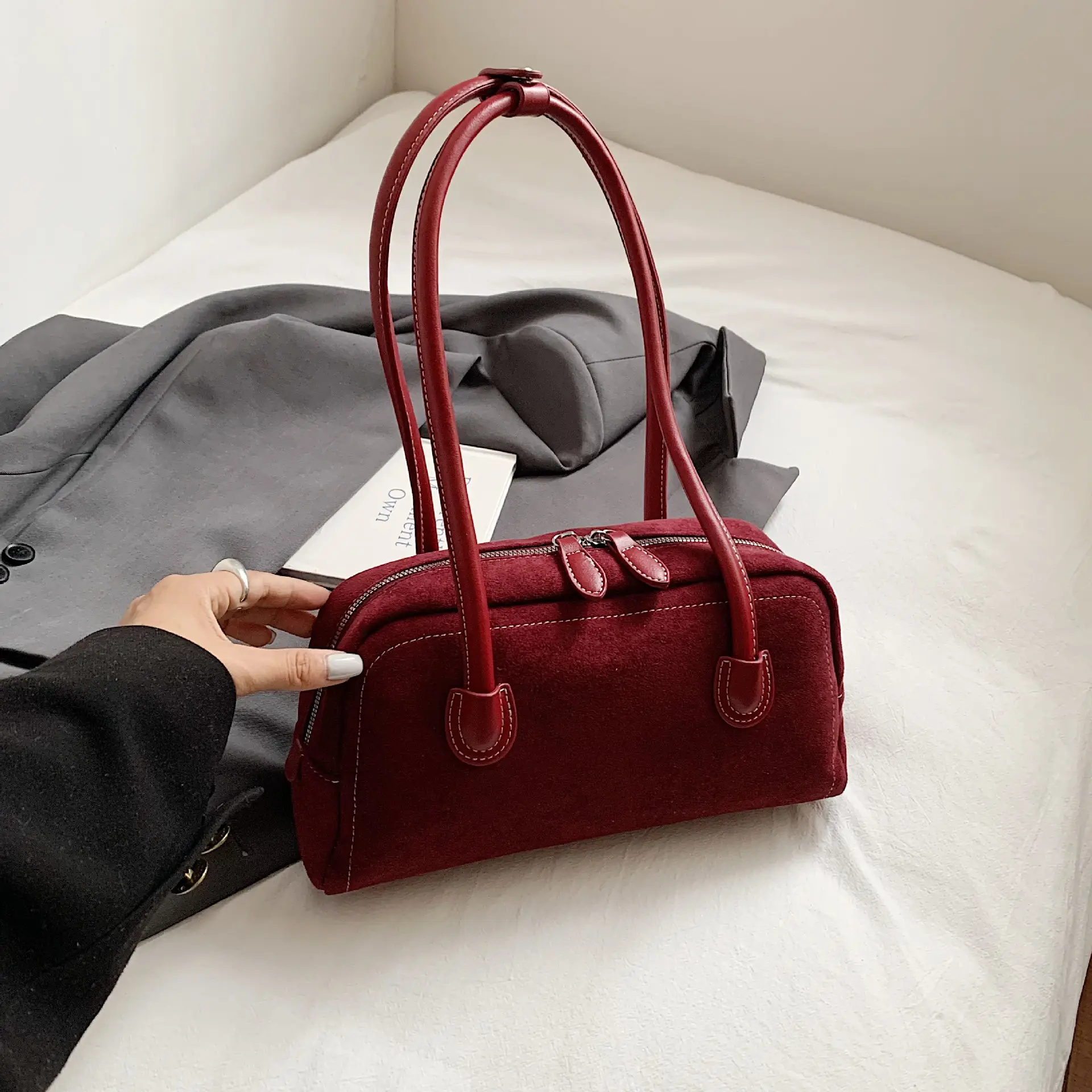 Women's Tan Leather Shoulder Bag with Gold Handles - Image 2