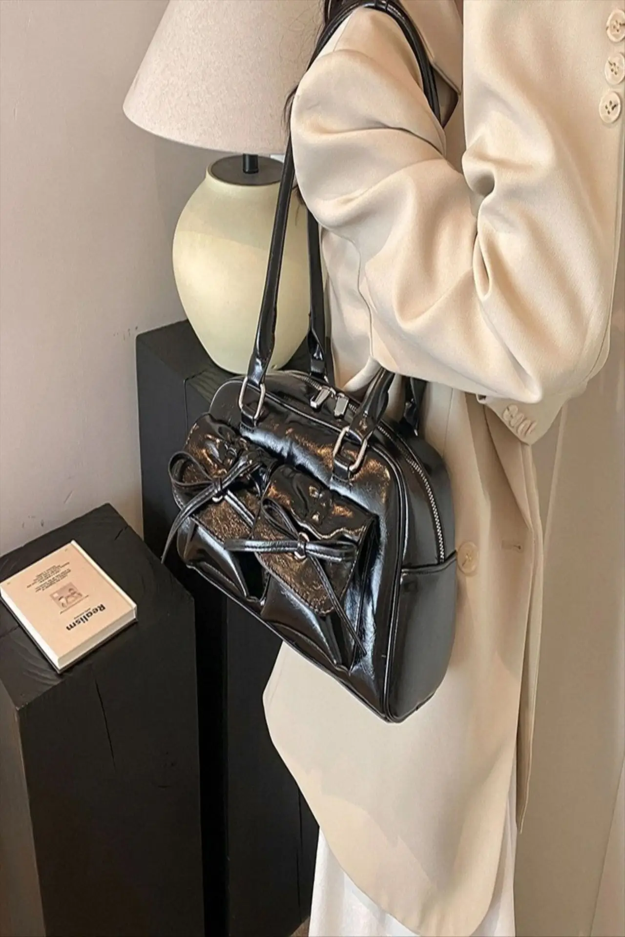 Black High-Looking Crossbody Bag for Women — feature 6