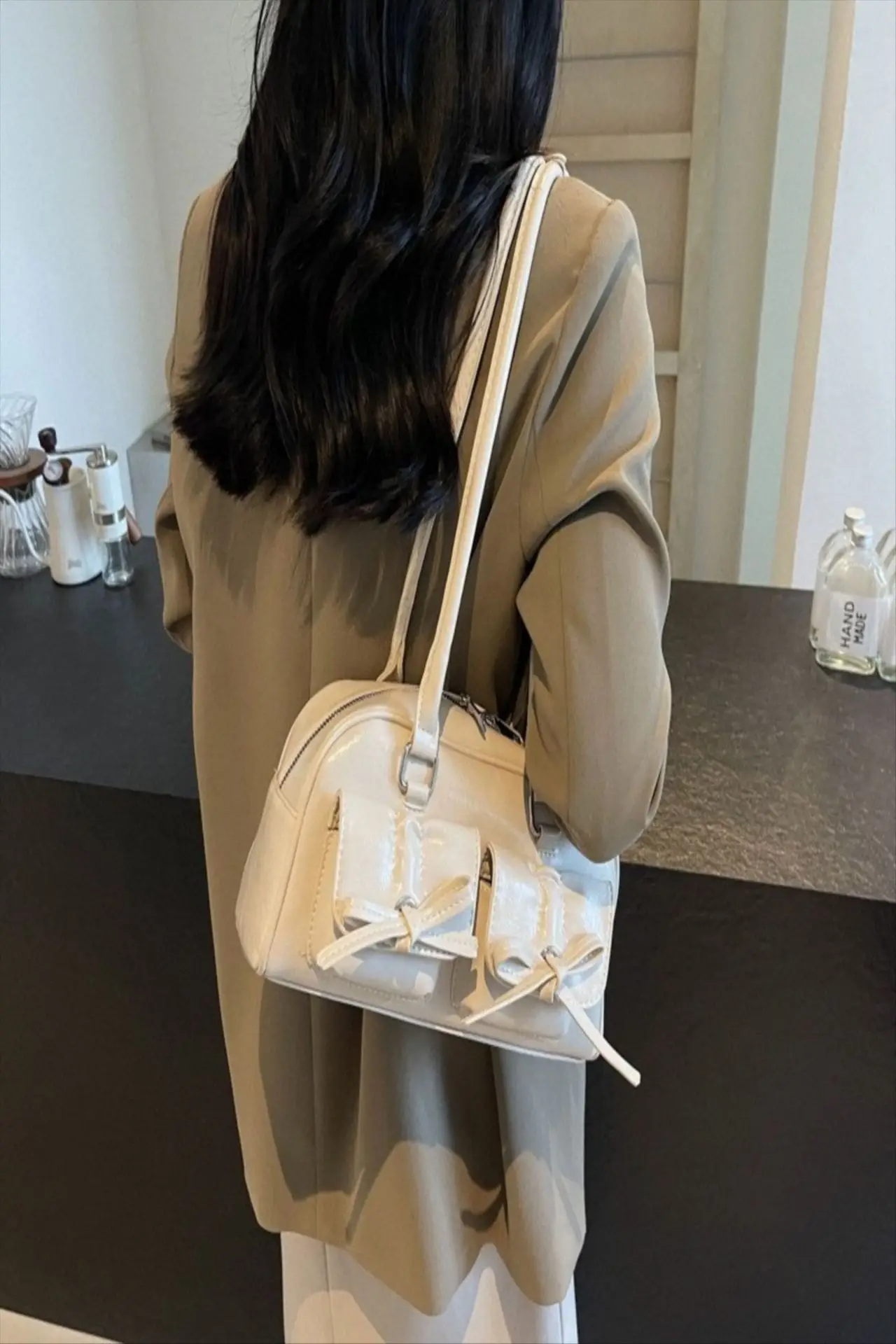 Black High-Looking Crossbody Bag for Women — feature 8