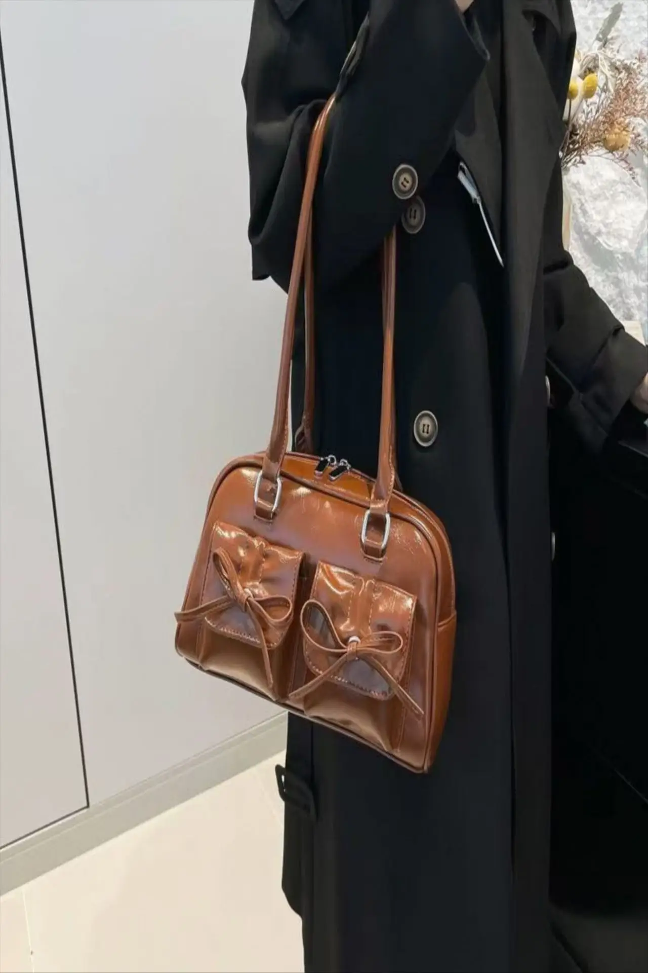 Black High-Looking Crossbody Bag for Women - Image 2