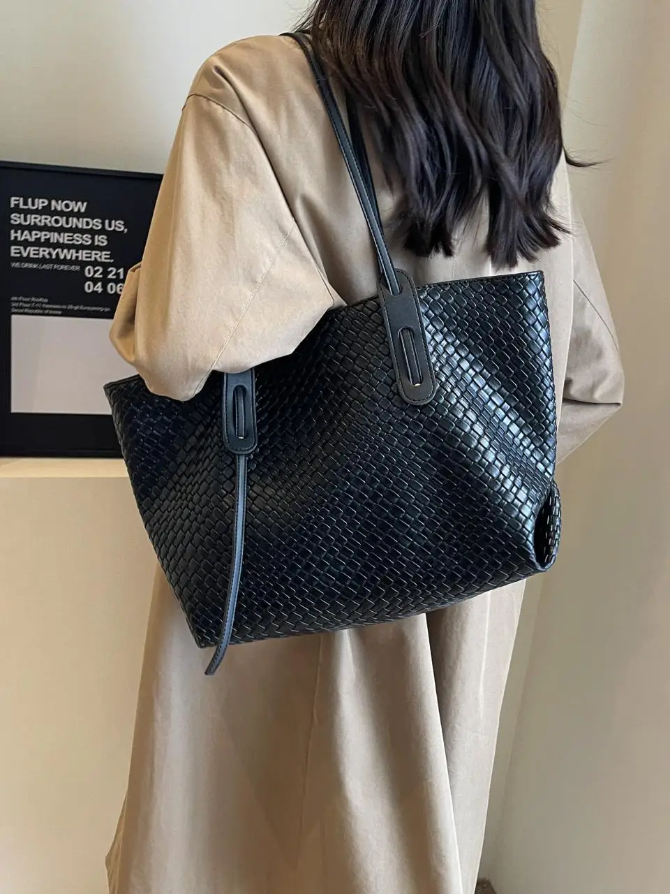 Black Crocodile Texture Shoulder Bag for Women - Image 7