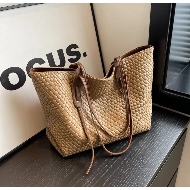 Black Crocodile Texture Shoulder Bag for Women — feature 30