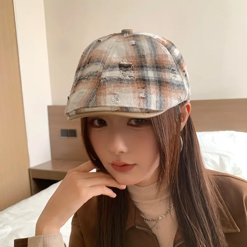 Hong Kong Style Retro Plaid Ripped Hat — feature 17