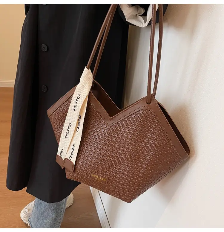 Retro Cross-Border Armpit Bag Women Brown 2025 — feature 17