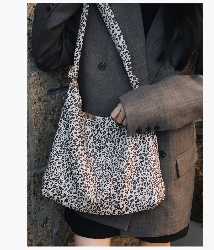 Leopard Print Tote Bag Women Retro Shoulder Bag 2026 — feature 10