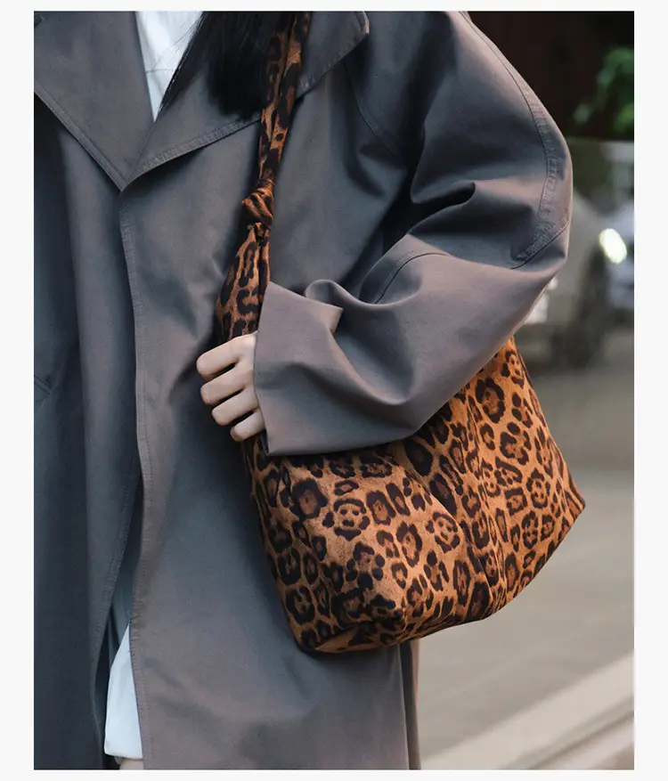 Leopard Print Tote Bag Women Retro Shoulder Bag 2026 — feature 16