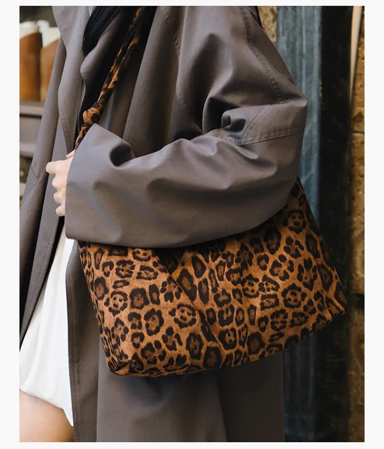 Leopard Print Tote Bag Women Retro Shoulder Bag 2026 — feature 17