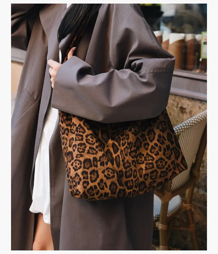 Leopard Print Tote Bag Women Retro Shoulder Bag 2026 — feature 21