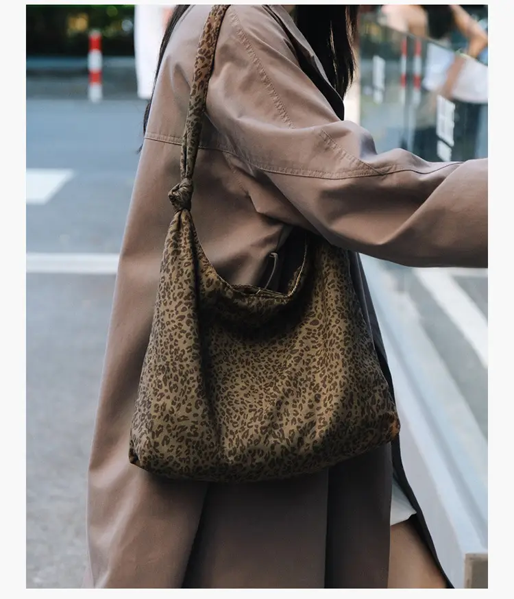 Leopard Print Tote Bag Women Retro Shoulder Bag 2026 — feature 24