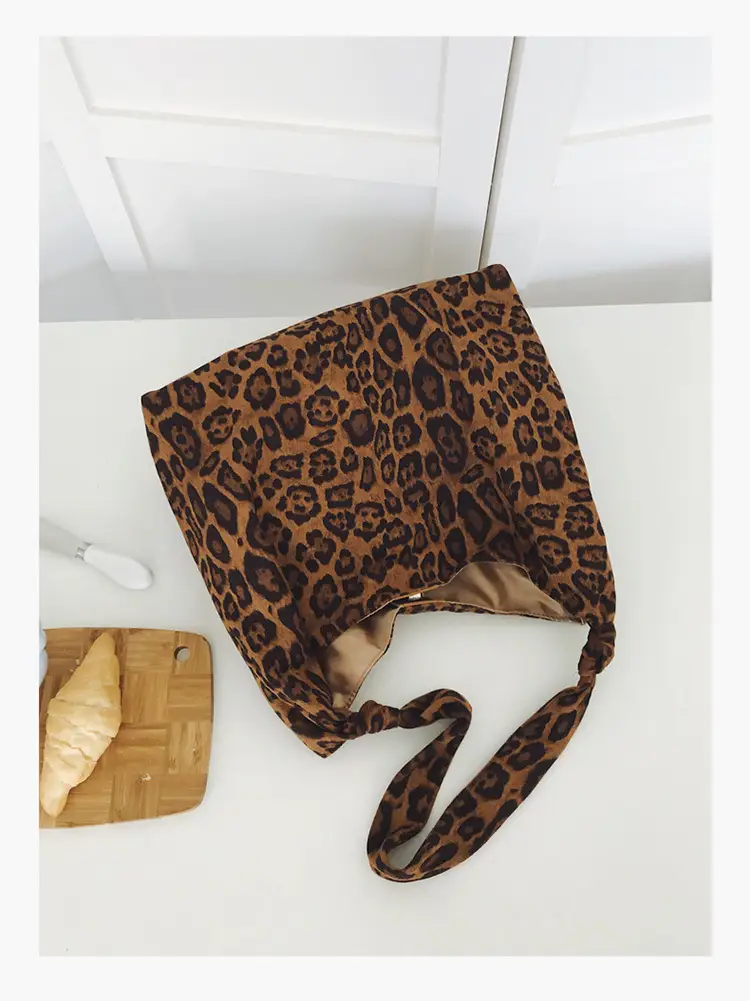 Leopard Print Tote Bag Women Retro Shoulder Bag 2026 — feature 33