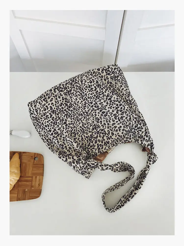 Leopard Print Tote Bag Women Retro Shoulder Bag 2026 — feature 34