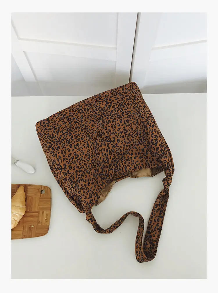 Leopard Print Tote Bag Women Retro Shoulder Bag 2026 — feature 35