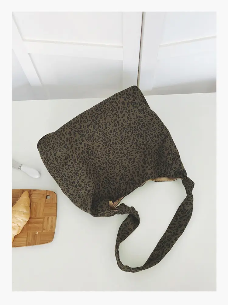 Leopard Print Tote Bag Women Retro Shoulder Bag 2026 — feature 36
