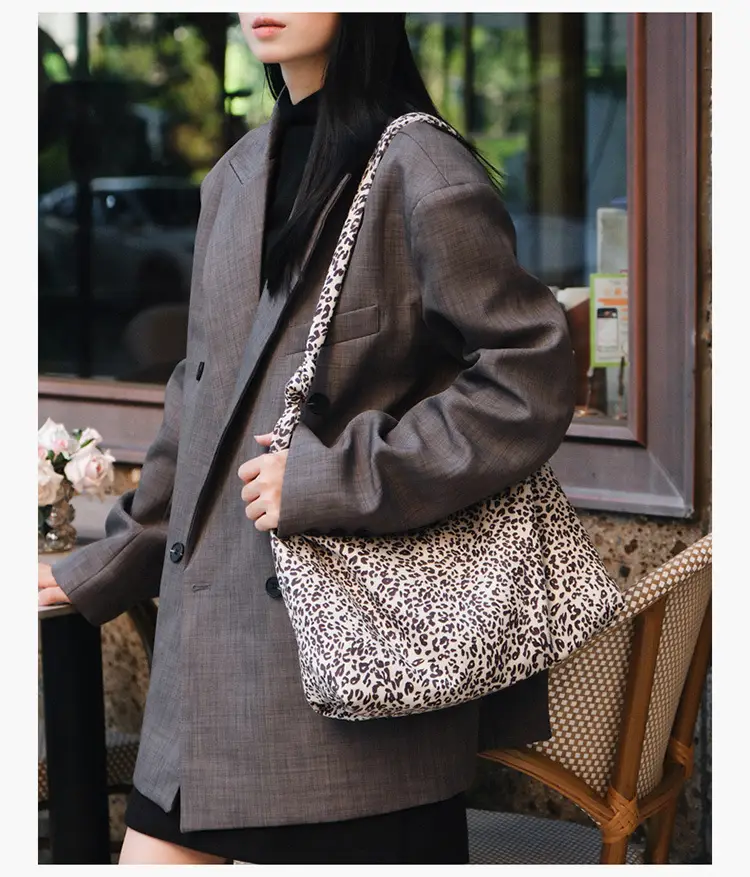 Leopard Print Tote Bag Women Retro Shoulder Bag 2026 — feature 8