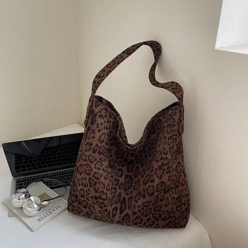Leopard Print Large Capacity Women's Shoulder Bag - Image 4