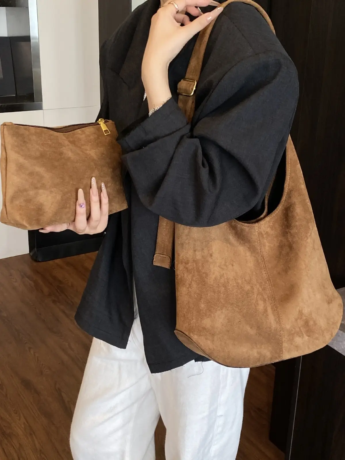Brown Leather Shoulder Bag Large Capacity Women's Armpit Bag - Image 6