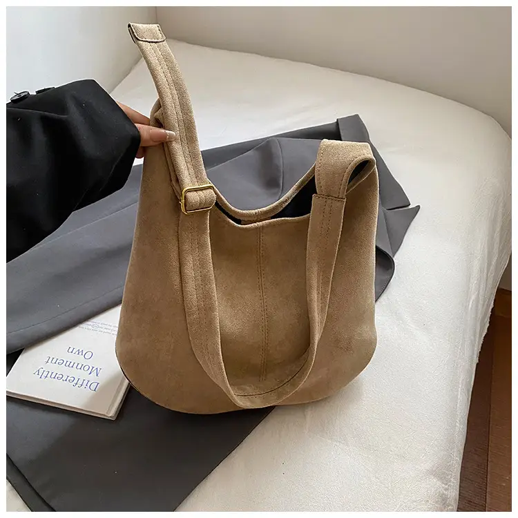 Brown Leather Shoulder Bag Large Capacity Women's Armpit Bag — feature 15