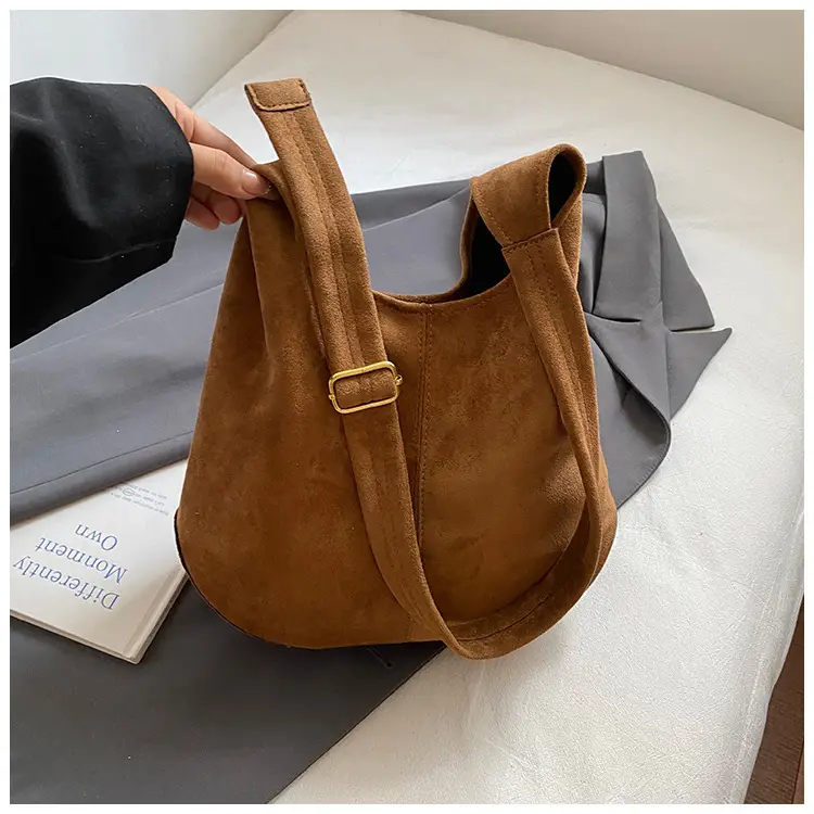 Brown Leather Shoulder Bag Large Capacity Women's Armpit Bag — feature 17