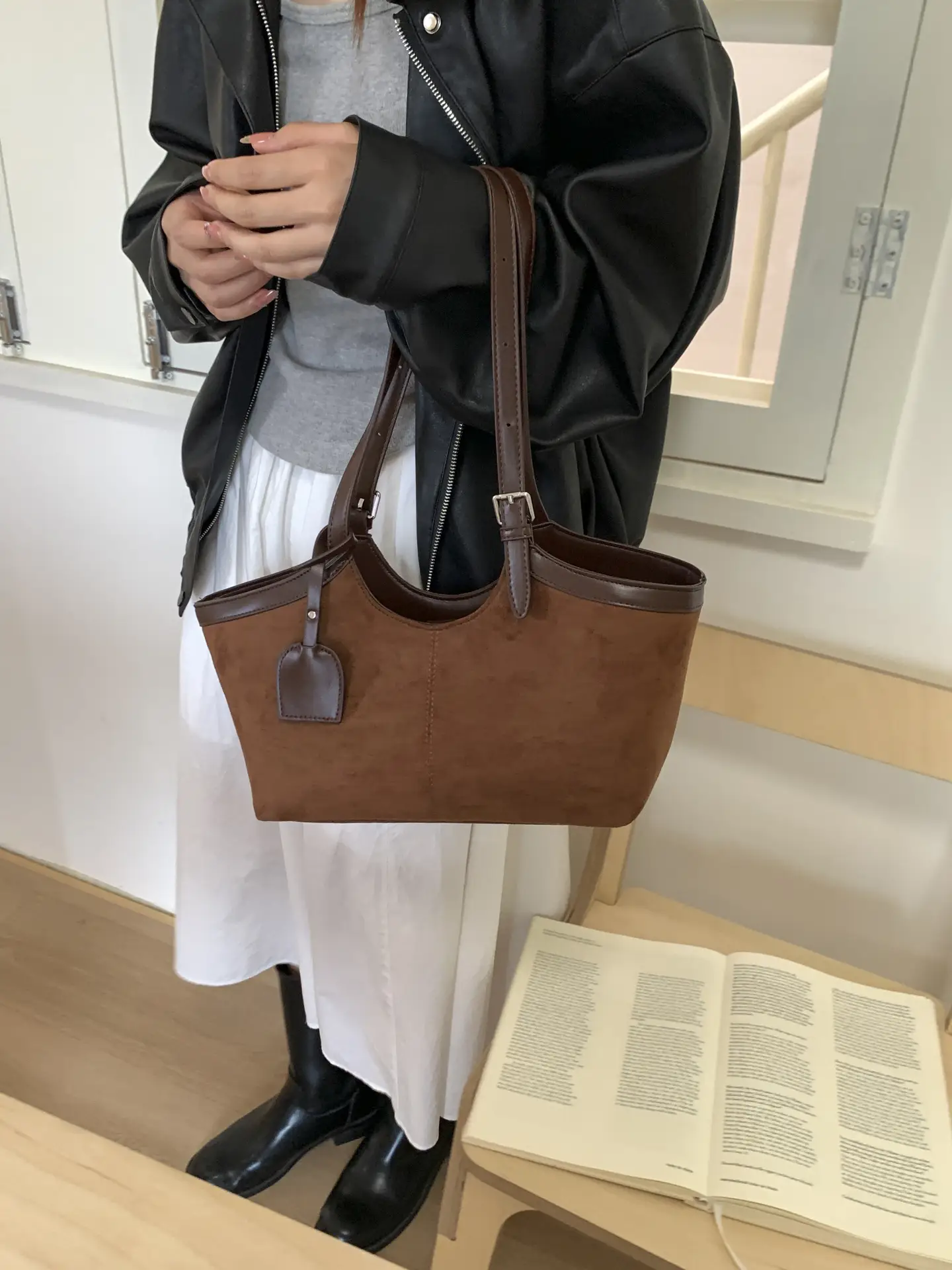 Women's Cross-Border Shoulder Bag Large Capacity Tan - Image 9