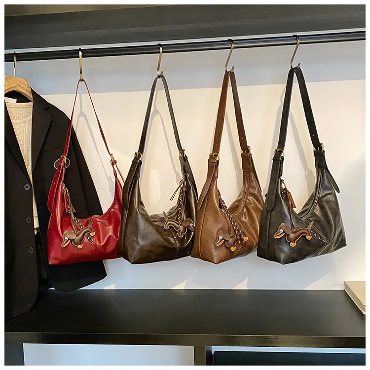 Vintage Women's Black Leather Shoulder Bag 2025 — feature 1