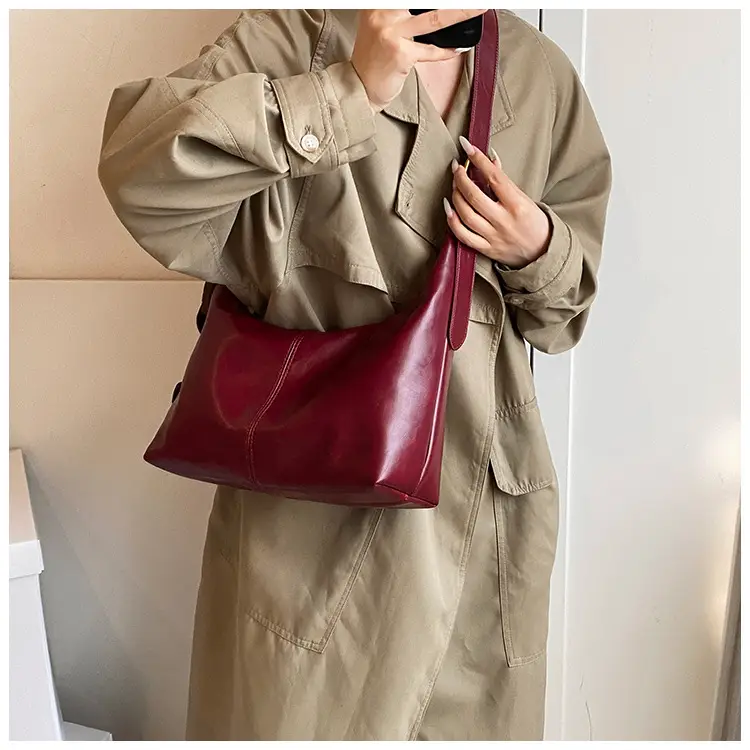 Vintage Women's Black Leather Shoulder Bag 2025 — feature 15