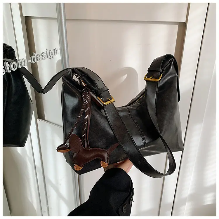 Vintage Women's Black Leather Shoulder Bag 2025 — feature 19
