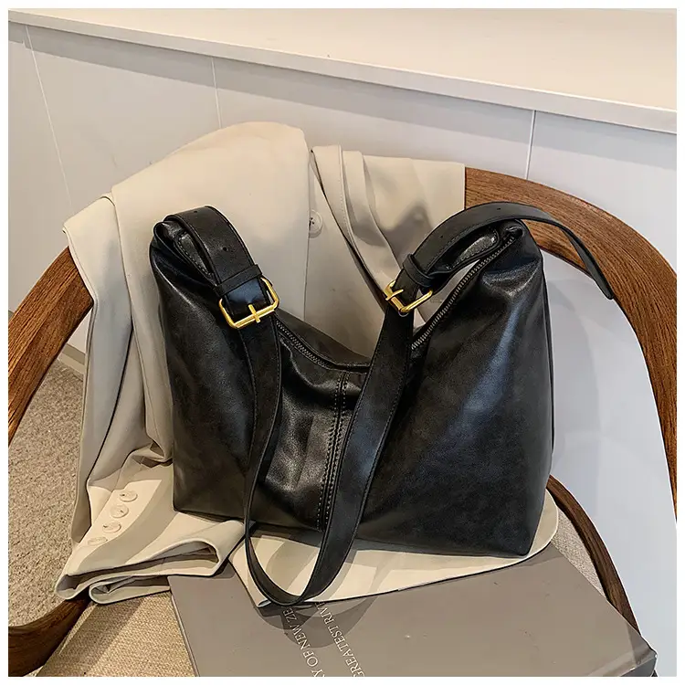Vintage Women's Black Leather Shoulder Bag 2025 — feature 20