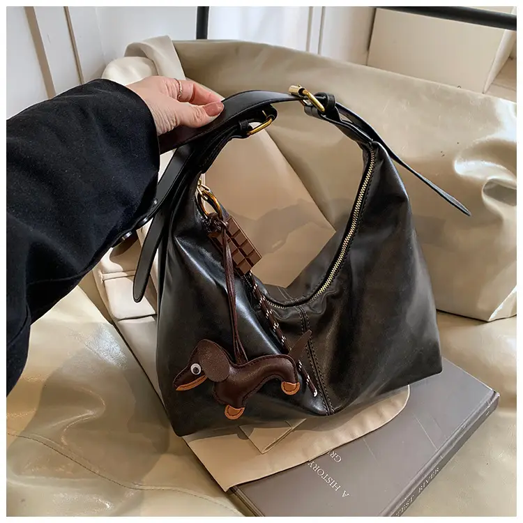 Vintage Women's Black Leather Shoulder Bag 2025 — feature 21